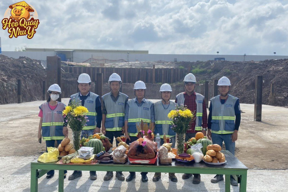 Heo quay cúng động thổ công trình xây dựng cho nhà thầu Contecons